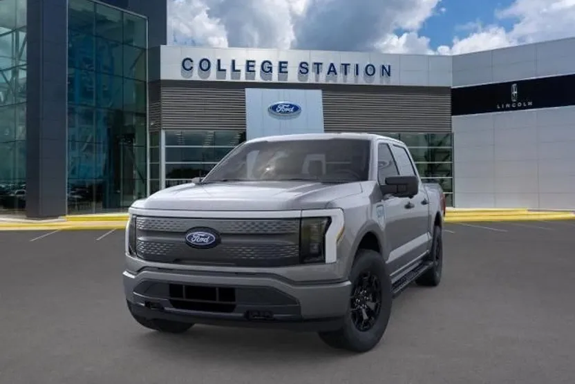 2025 Ford F-150 Lightning XLT photo 1