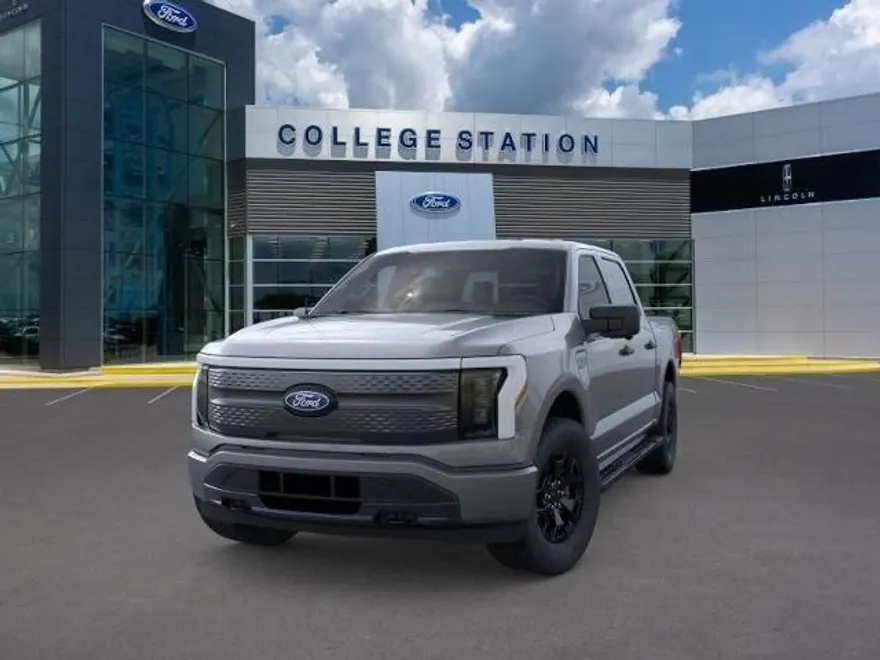 2025 Ford F-150 Lightning XLT photo 1