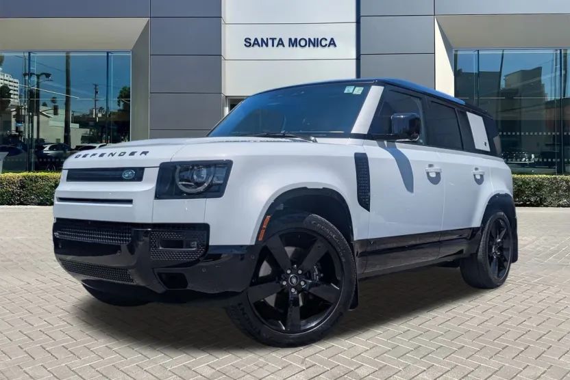 2023 Land Rover Defender 110 V8 photo 1