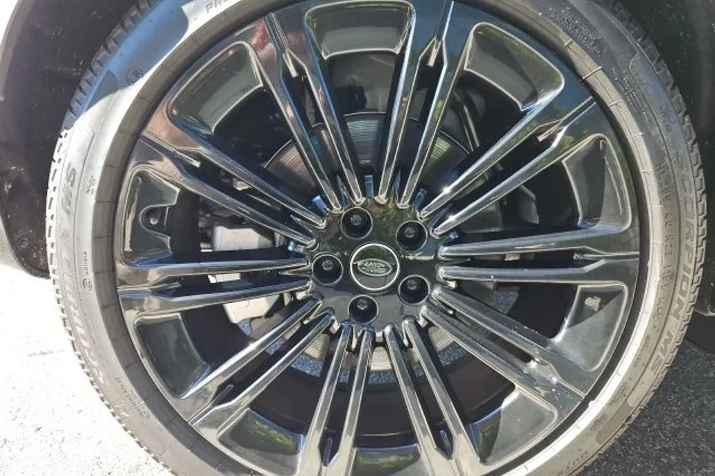 2025 Land Rover Range Rover SE photo 1