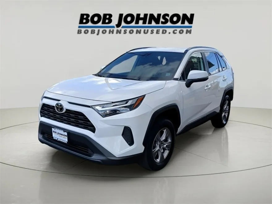 2022 Toyota RAV4 XLE photo 1