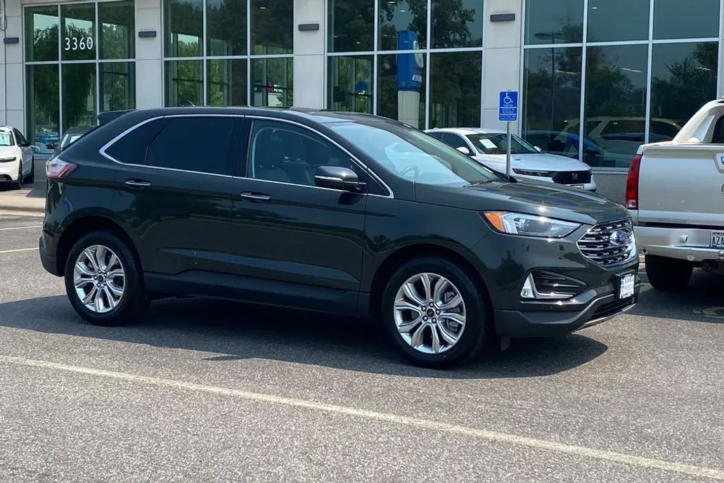 2024 Ford Edge Titanium photo 1