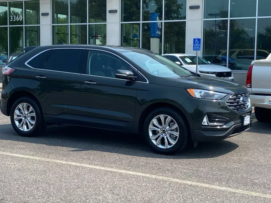 2024 Ford Edge Titanium photo 1