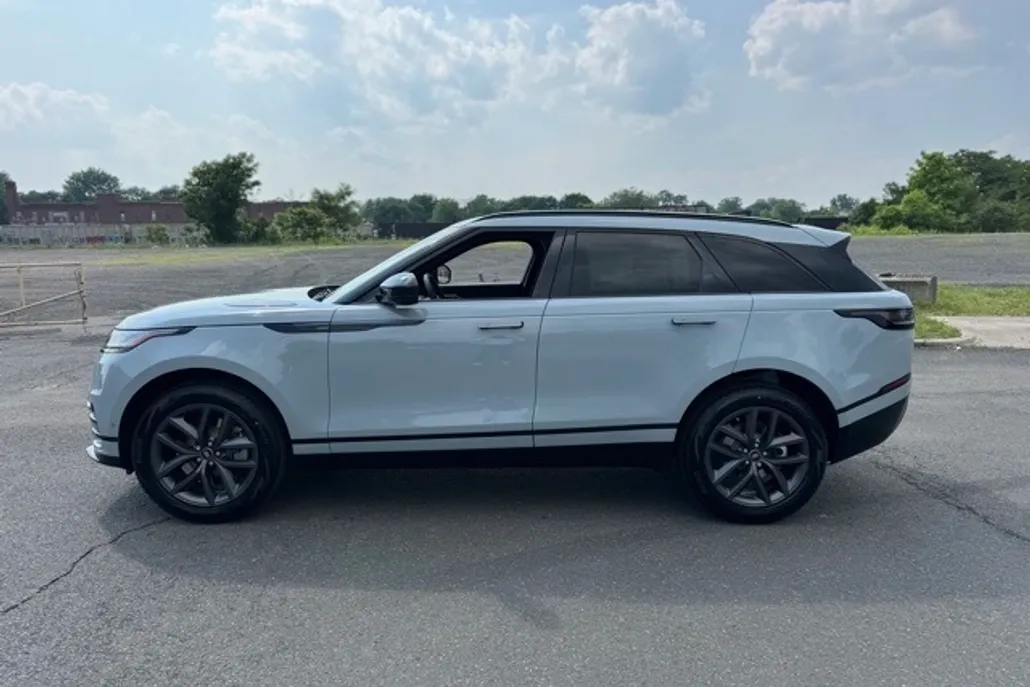 2026 Land Rover Range Rover Velar SE photo 1