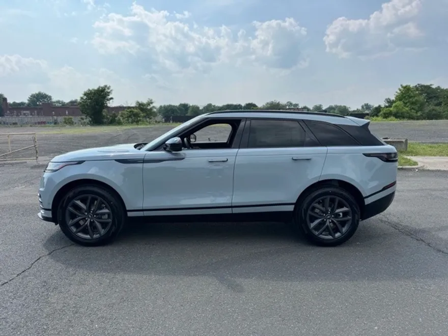 2026 Land Rover Range Rover Velar SE photo 1