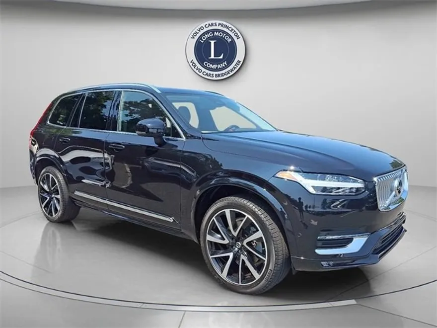 2023 Volvo XC90 Plus B5 AWD photo 1