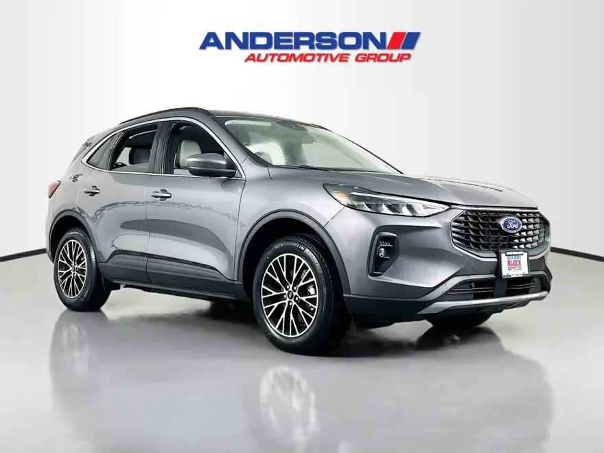 2025 Ford Escape Titanium photo 1