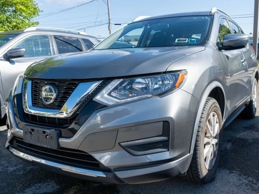 2019 Nissan Rogue SV photo 1