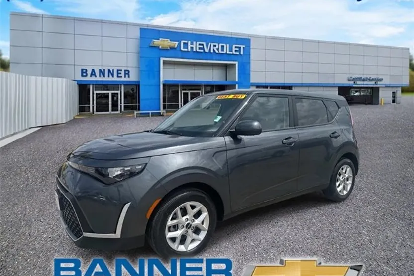 2023 Kia Soul LX photo 1