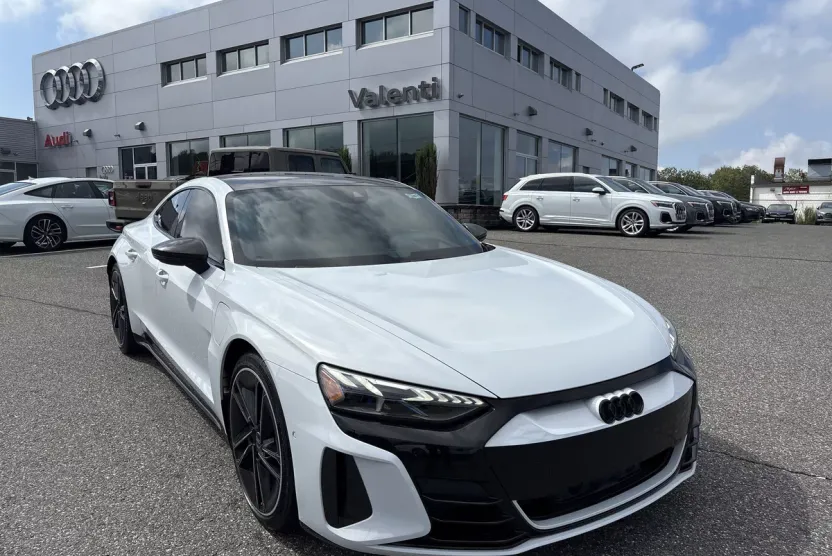2022 Audi RS e-tron GT Base photo 1