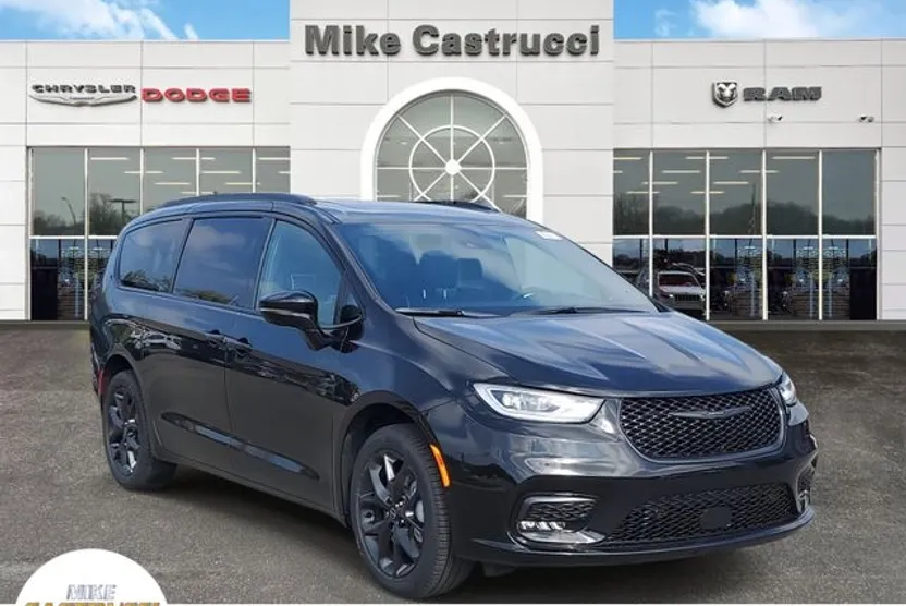 2026 Chrysler Pacifica Limited photo 1