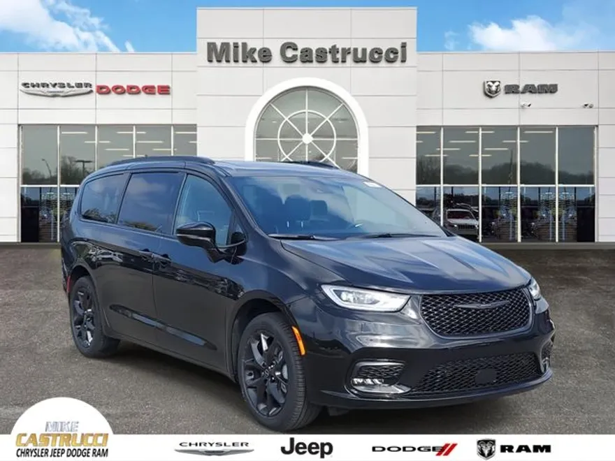 2026 Chrysler Pacifica Limited photo 1