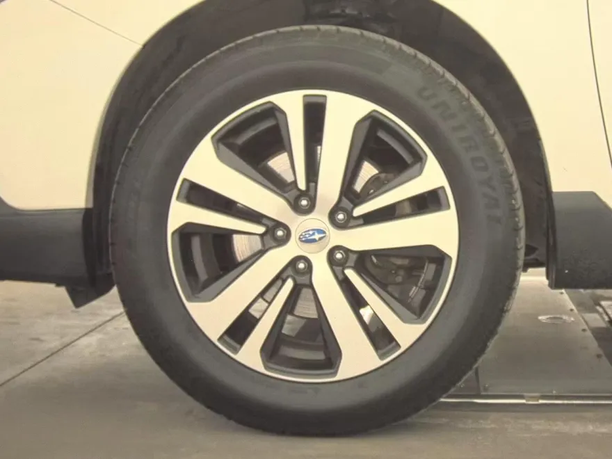 2018 Subaru Outback Limited photo 1