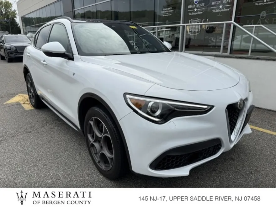 2022 Alfa Romeo Stelvio Ti photo 1