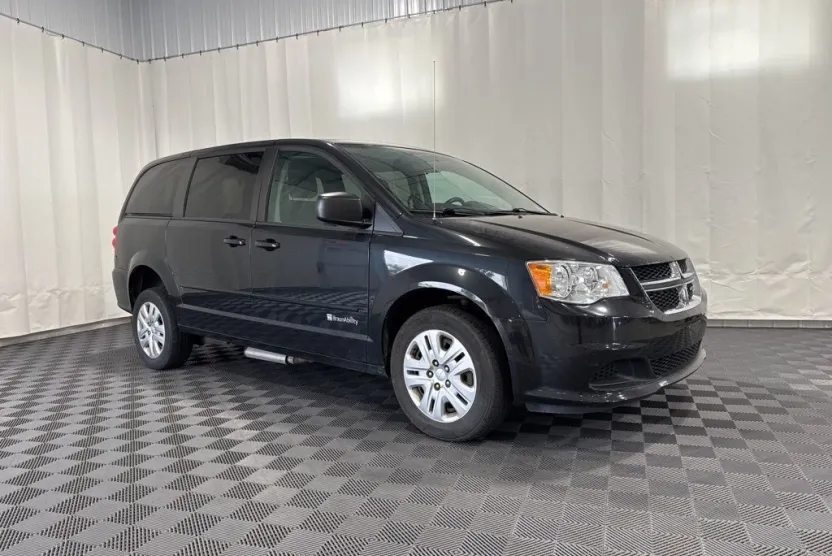 2017 Dodge Grand Caravan SE photo 1