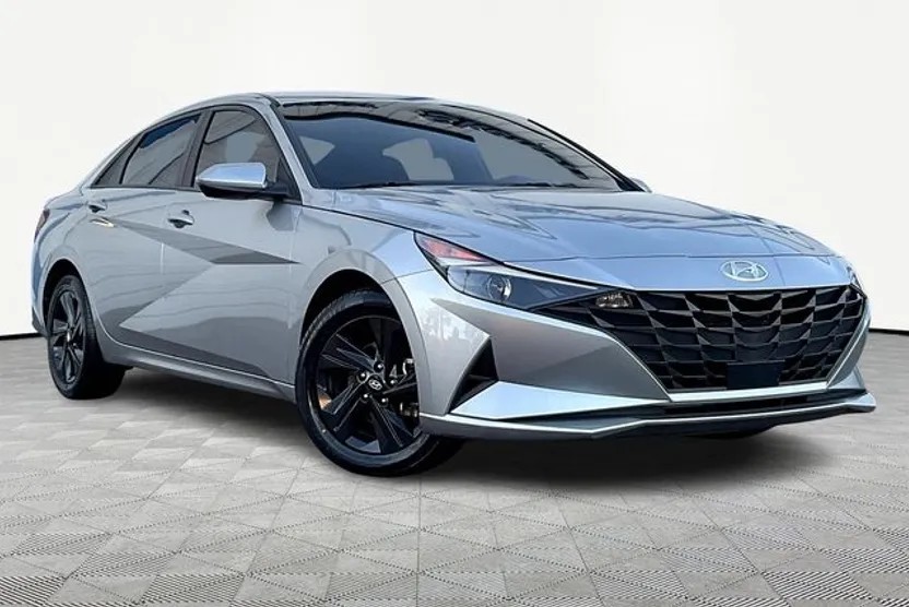 2022 Hyundai Elantra SEL Convenience photo 1