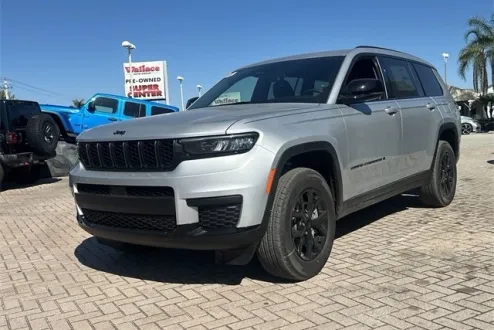 2025 Jeep Grand Cherokee Altitude X photo 2