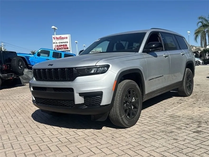 2025 Jeep Grand Cherokee Altitude X photo 2