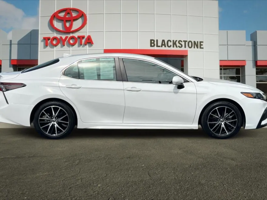 2023 Toyota Camry SE photo 1