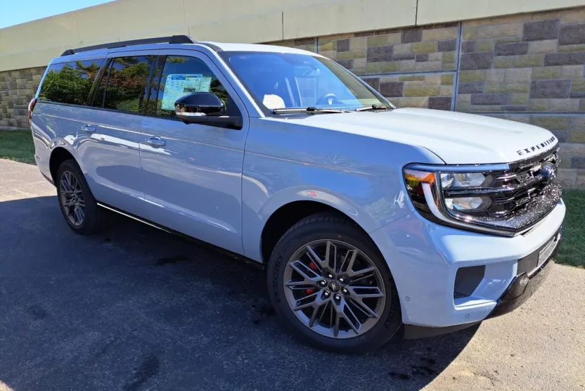 2025 Ford Expedition MAX Platinum photo 1