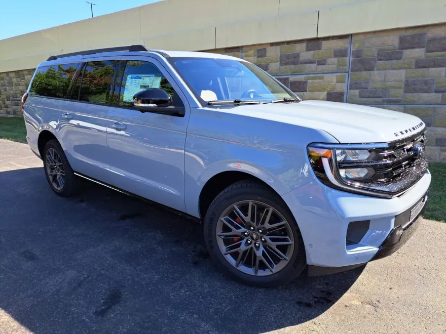 2025 Ford Expedition MAX Platinum photo 1
