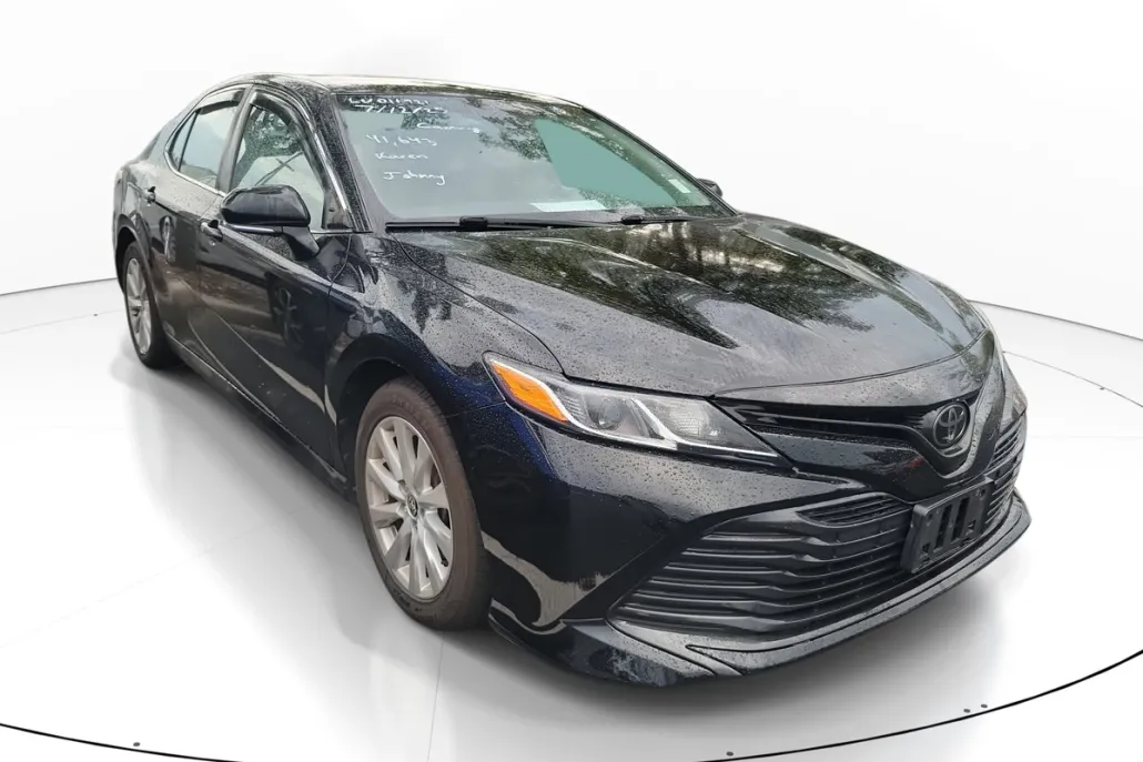2020 Toyota Camry LE photo 1