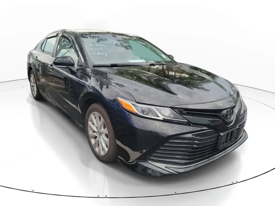 2020 Toyota Camry LE photo 1