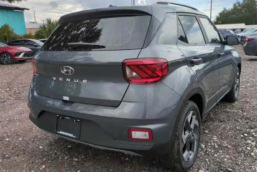 2025 Hyundai Venue SEL photo 1