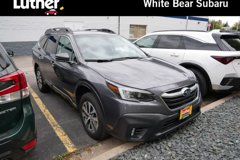 2020 Subaru Outback Premium photo 1