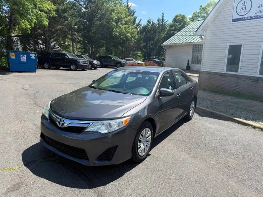 2012 Toyota Camry LE photo 1