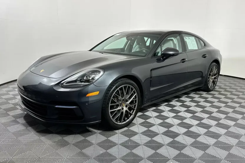 2018 Porsche Panamera 4S photo 1