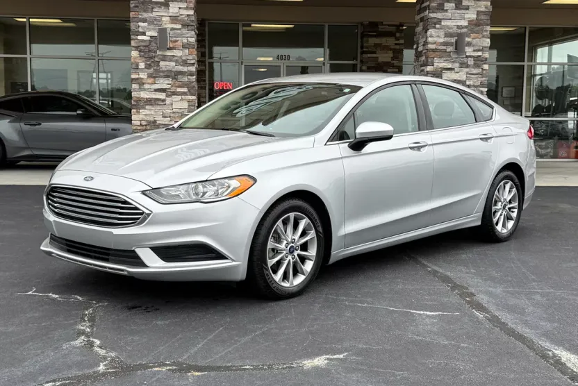 2017 Ford Fusion SE photo 1