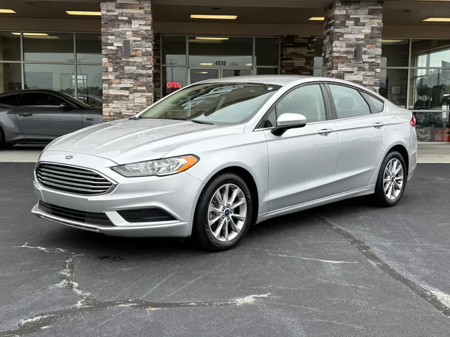 2017 Ford Fusion SE photo 1