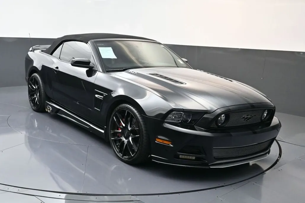 2014 Ford Mustang GT Premium photo 1