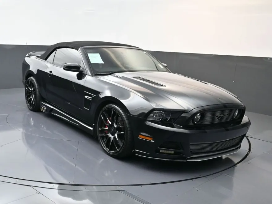 2014 Ford Mustang GT Premium photo 1