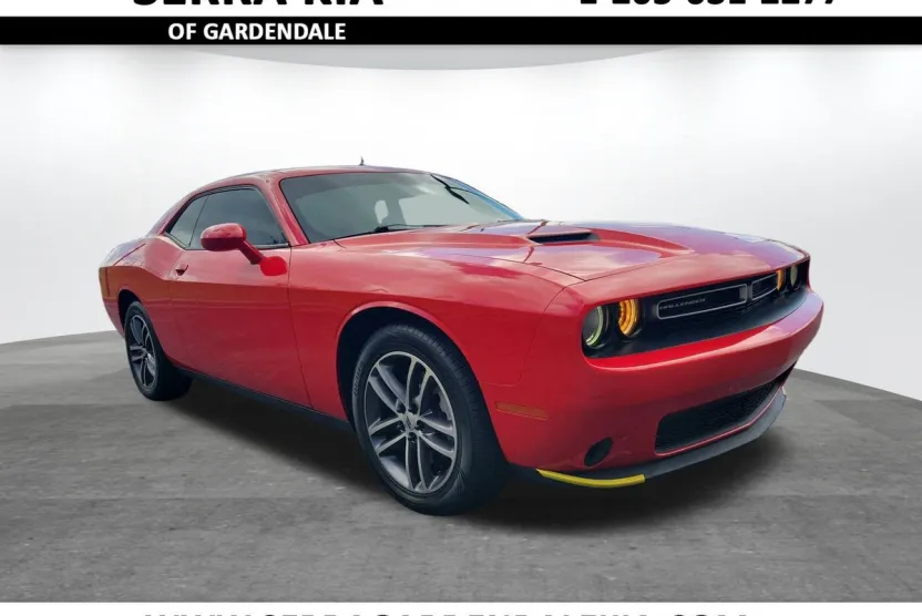 2019 Dodge Challenger SXT photo 1