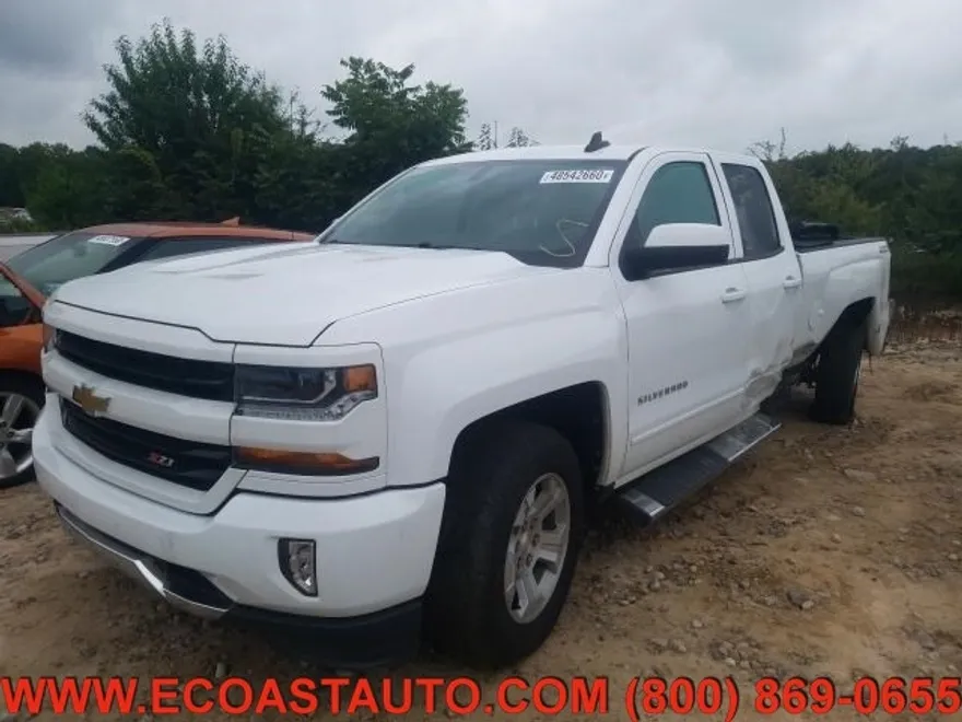 2017 Chevrolet Silverado 1500 LT photo 1