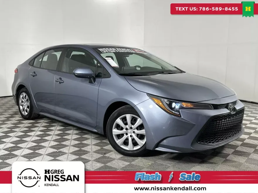 2021 Toyota Corolla LE photo 1