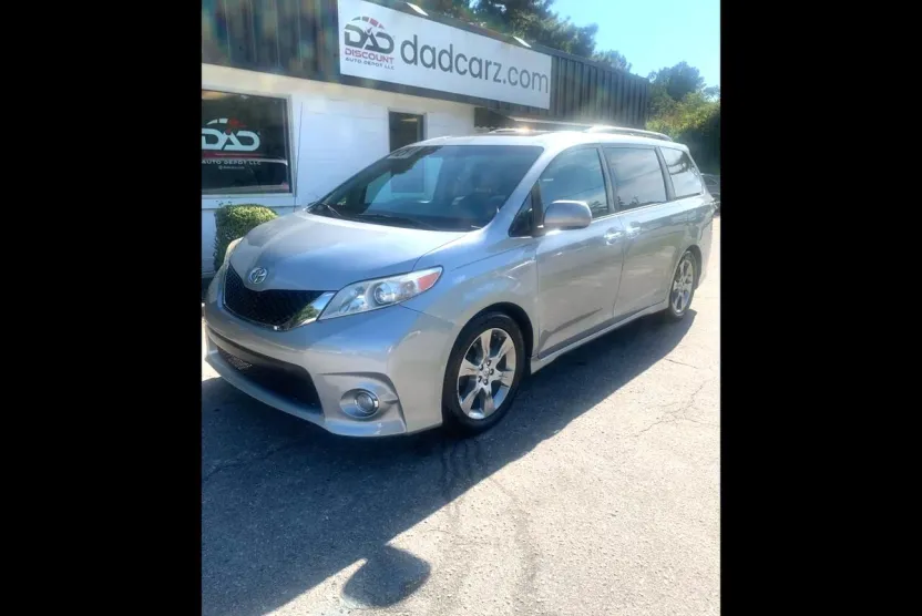 2014 Toyota Sienna photo 1