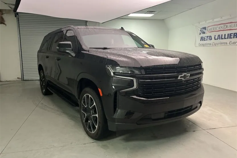 2023 Chevrolet Suburban RST photo 1