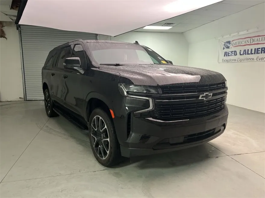 2023 Chevrolet Suburban RST photo 1
