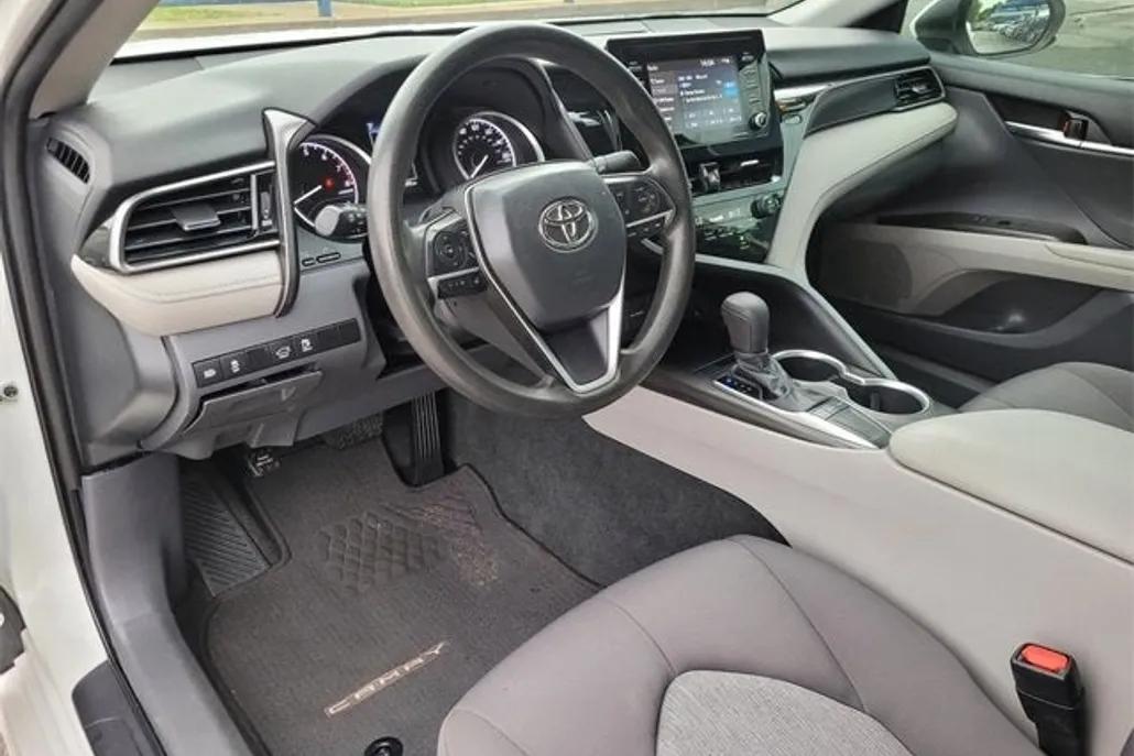 2023 Toyota Camry LE photo 1
