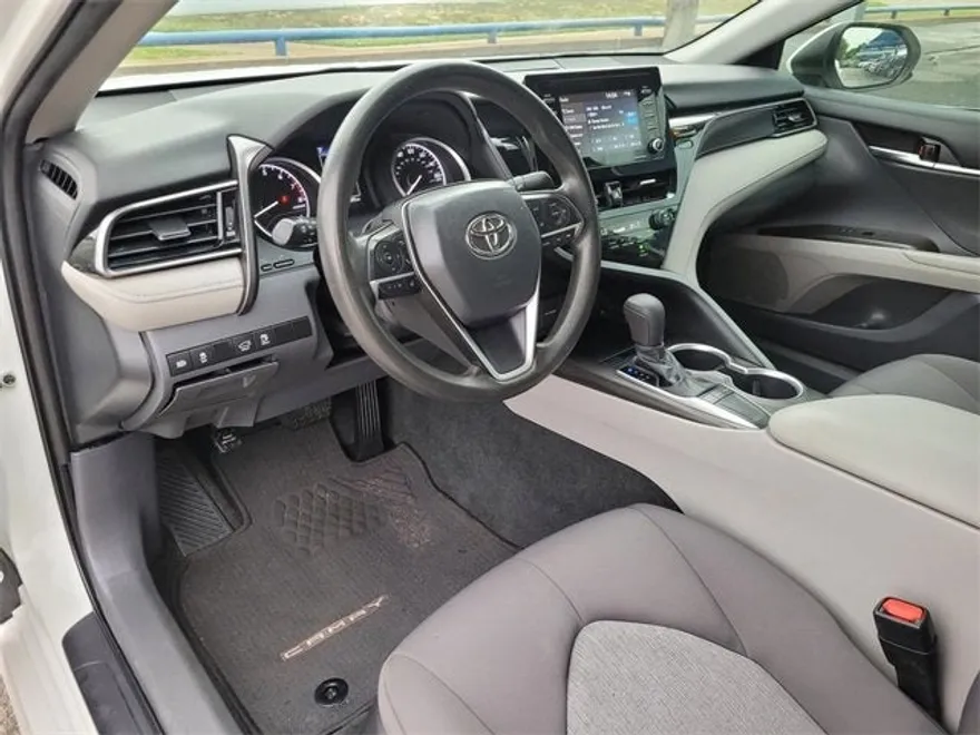 2023 Toyota Camry LE photo 1