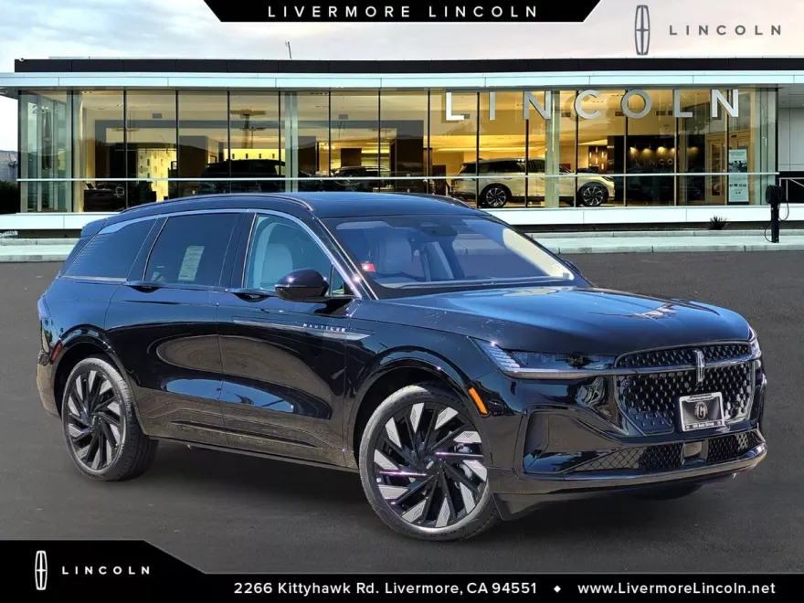 2025 Lincoln Nautilus Black Label photo 1