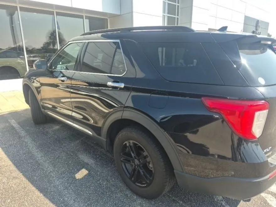 2022 Ford Explorer XLT photo 1