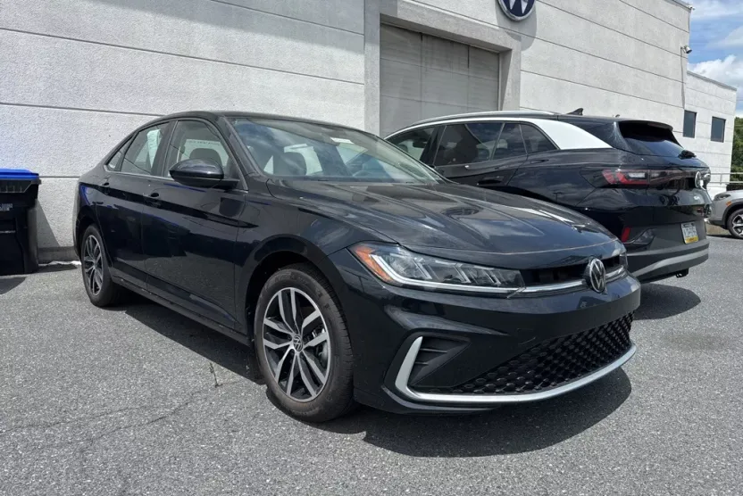 2025 Volkswagen Jetta 1.5T SE photo 1