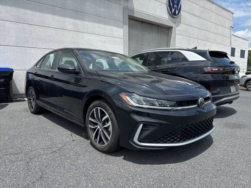 2025 Volkswagen Jetta 1.5T SE photo 1
