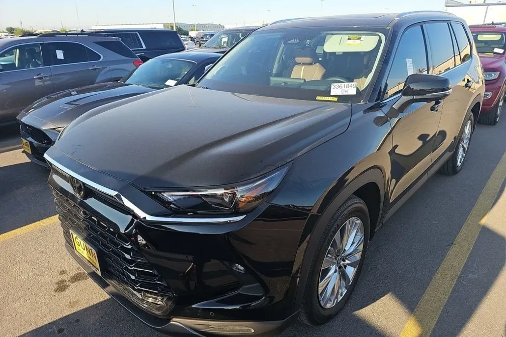 2024 Toyota Grand Highlander Platinum AWD photo 1