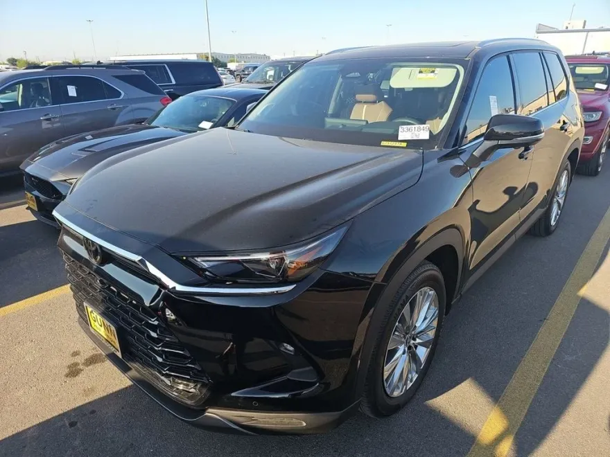2024 Toyota Grand Highlander Platinum AWD photo 1