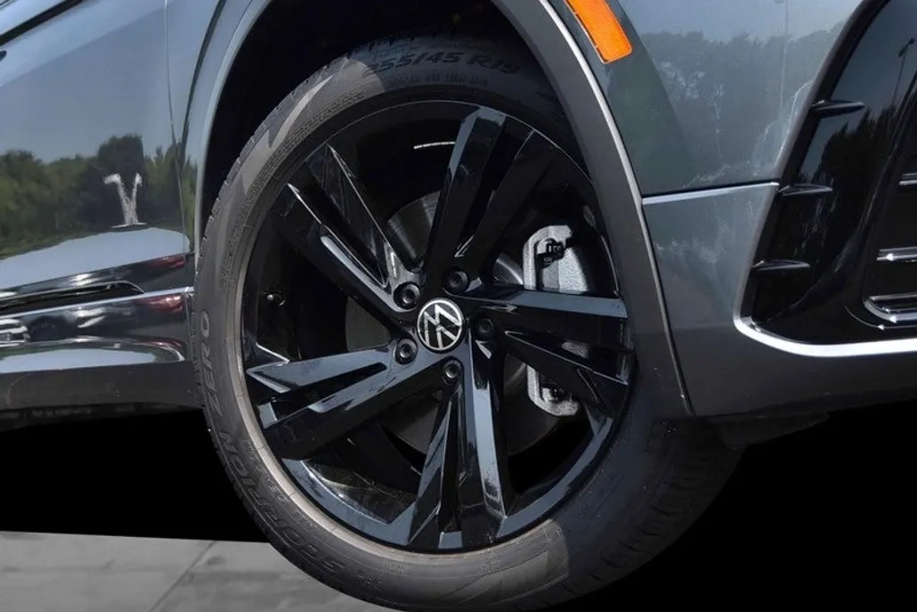 2024 Volkswagen Tiguan SE R-Line Black photo 1